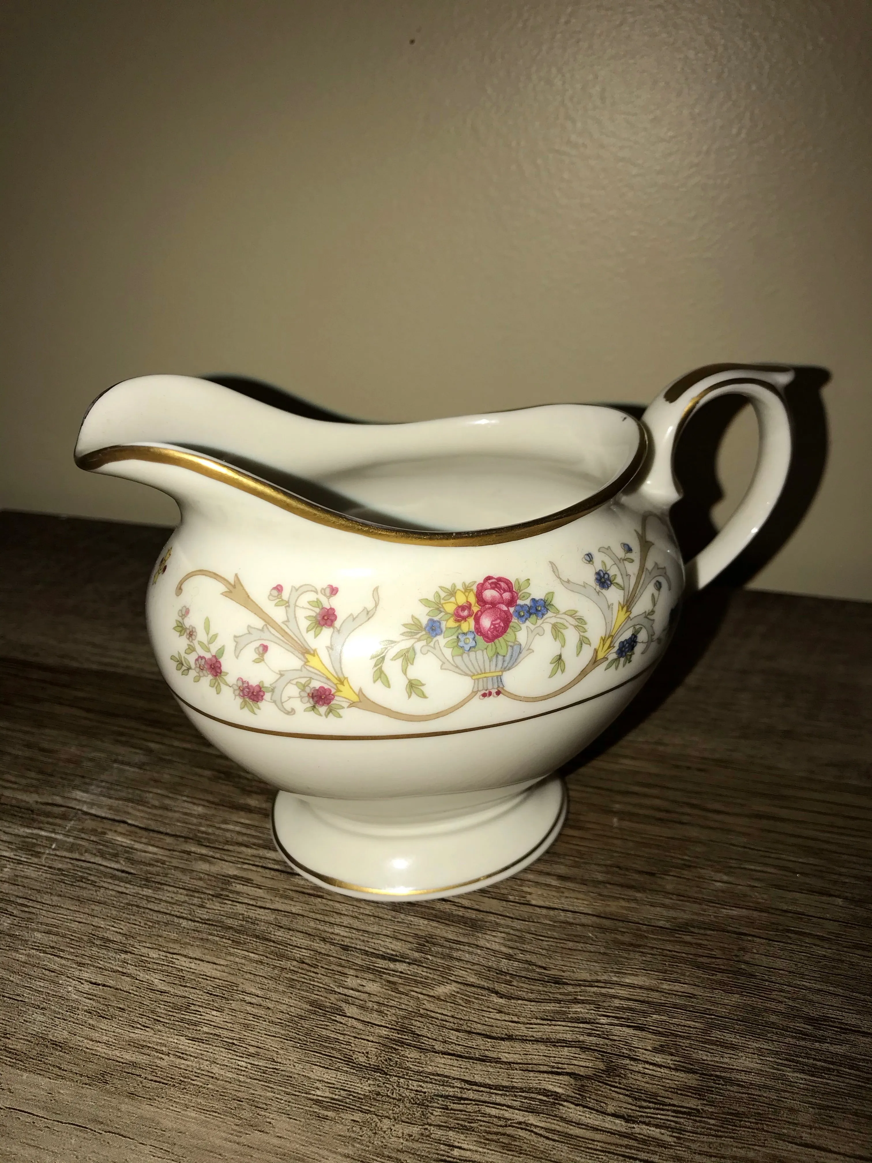 €€ Vintage China LAMBERTON Ivory Dorothea Pattern Retired