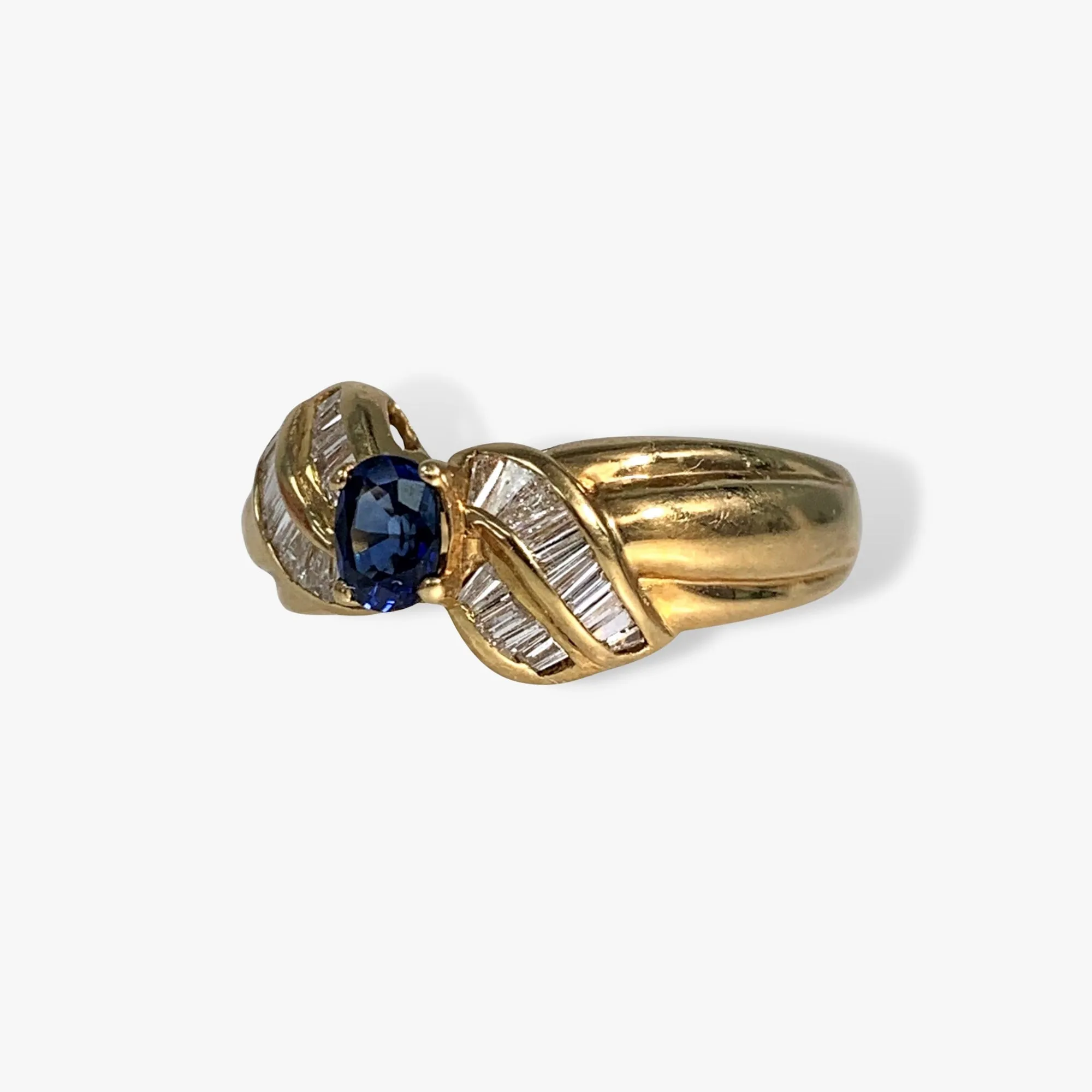 18k Yellow Gold Oval Cut Blue Sapphire and Diamond Vintage Ring