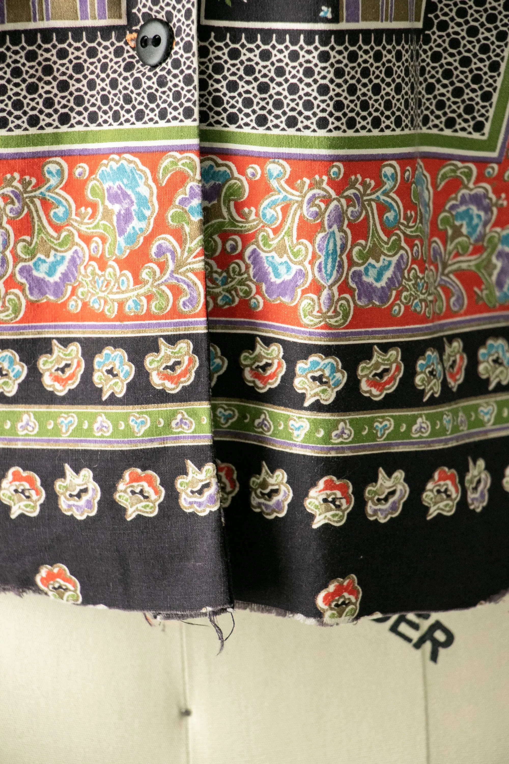 1970s Blouse Metallic Printed Cotton Top S