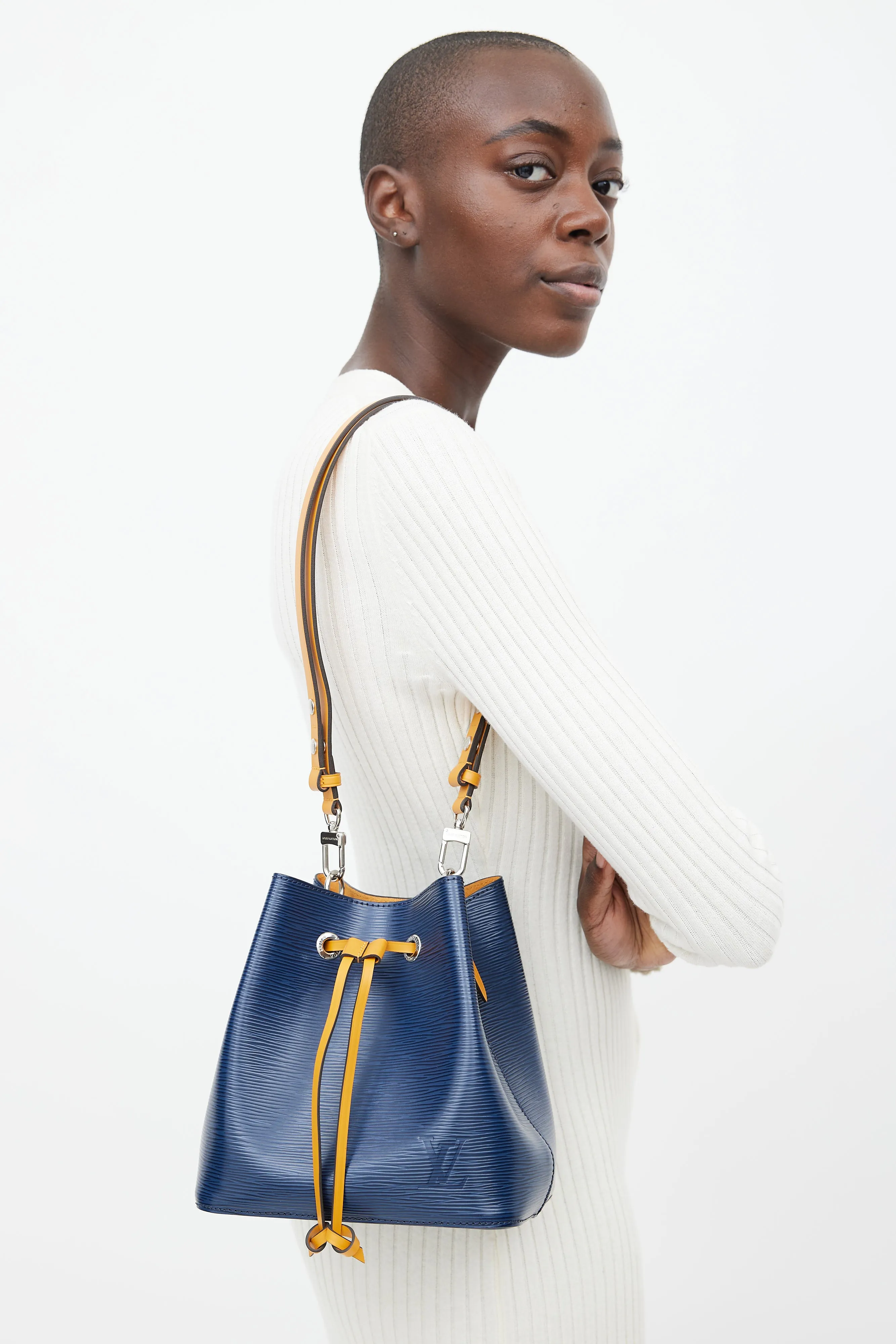 2021 Indigo Safran Epi Leather NéoNoé BB Bucket Crossbody Bag