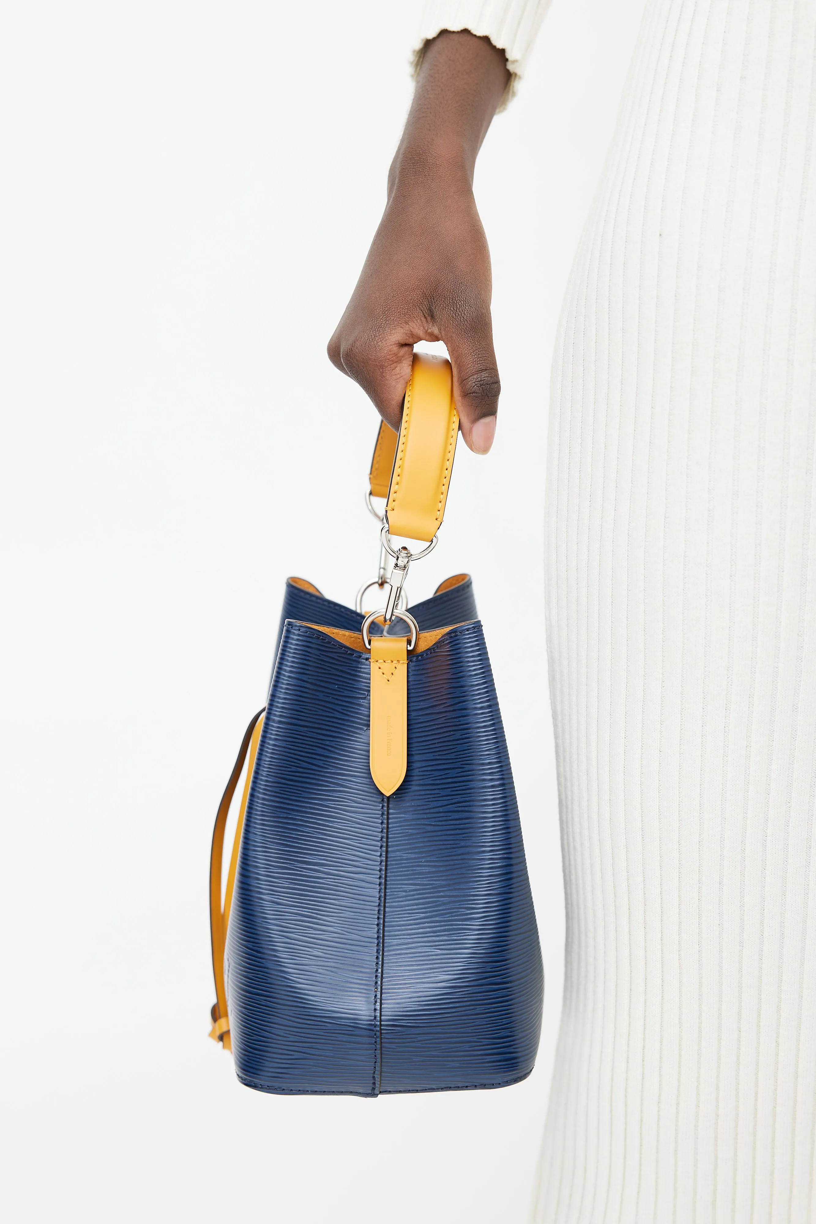 2021 Indigo Safran Epi Leather NéoNoé BB Bucket Crossbody Bag