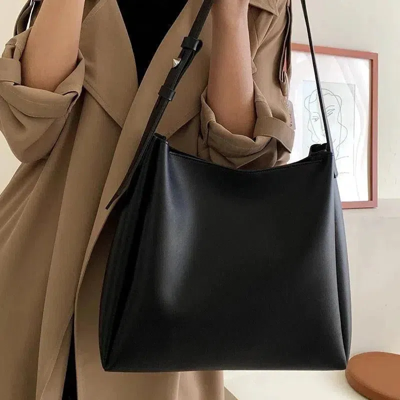 Elina – Timeless elegant style – Shoulder bag