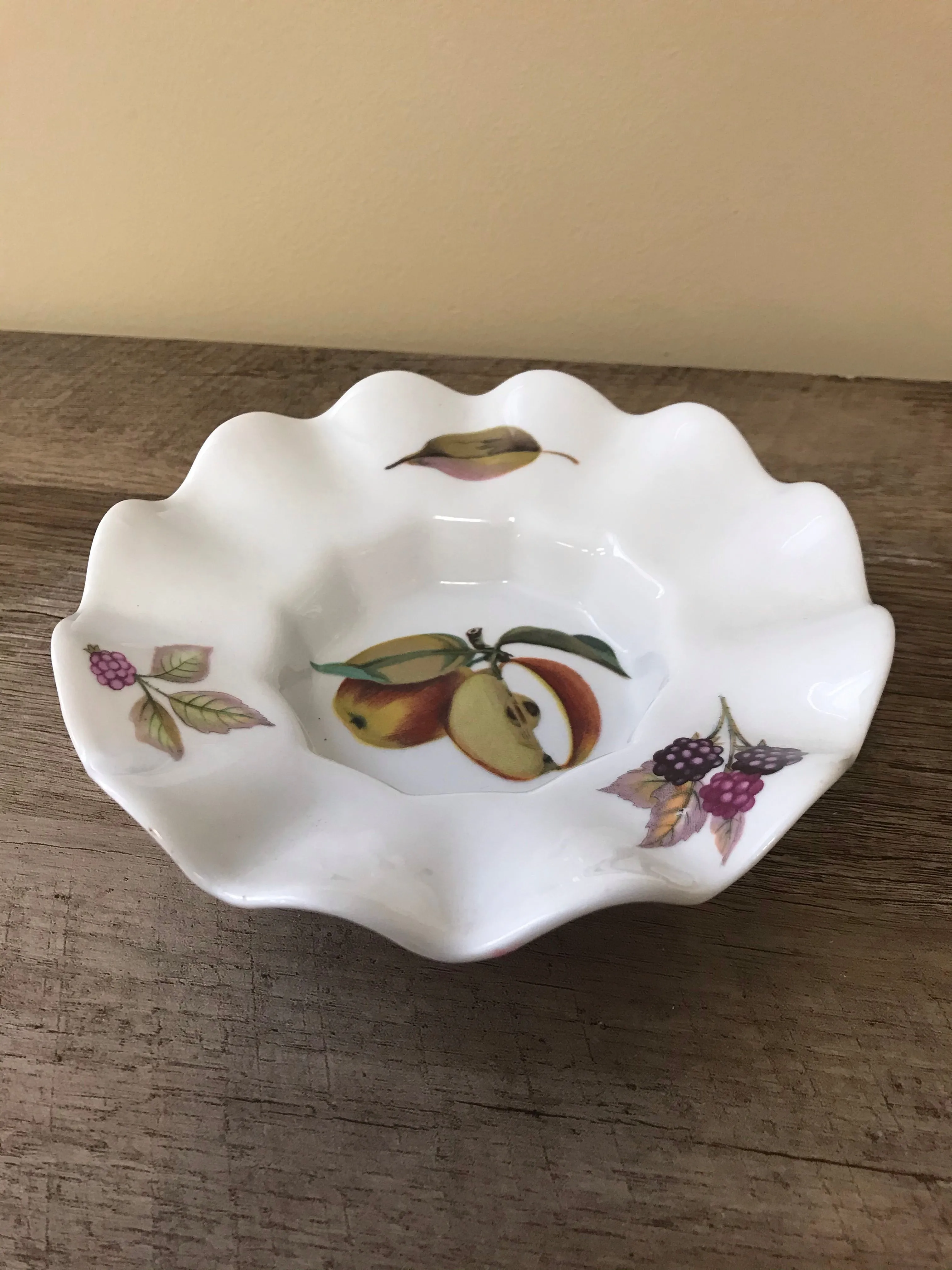 <€€ Vintage China Royal Worcester Evesham Porcelain Scalloped Edge Candy Dish Bowl England