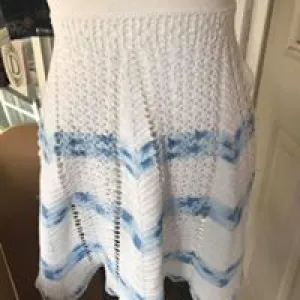 <€€ Vintage KITCHEN Hand Crocheted White and Blue Half Apron