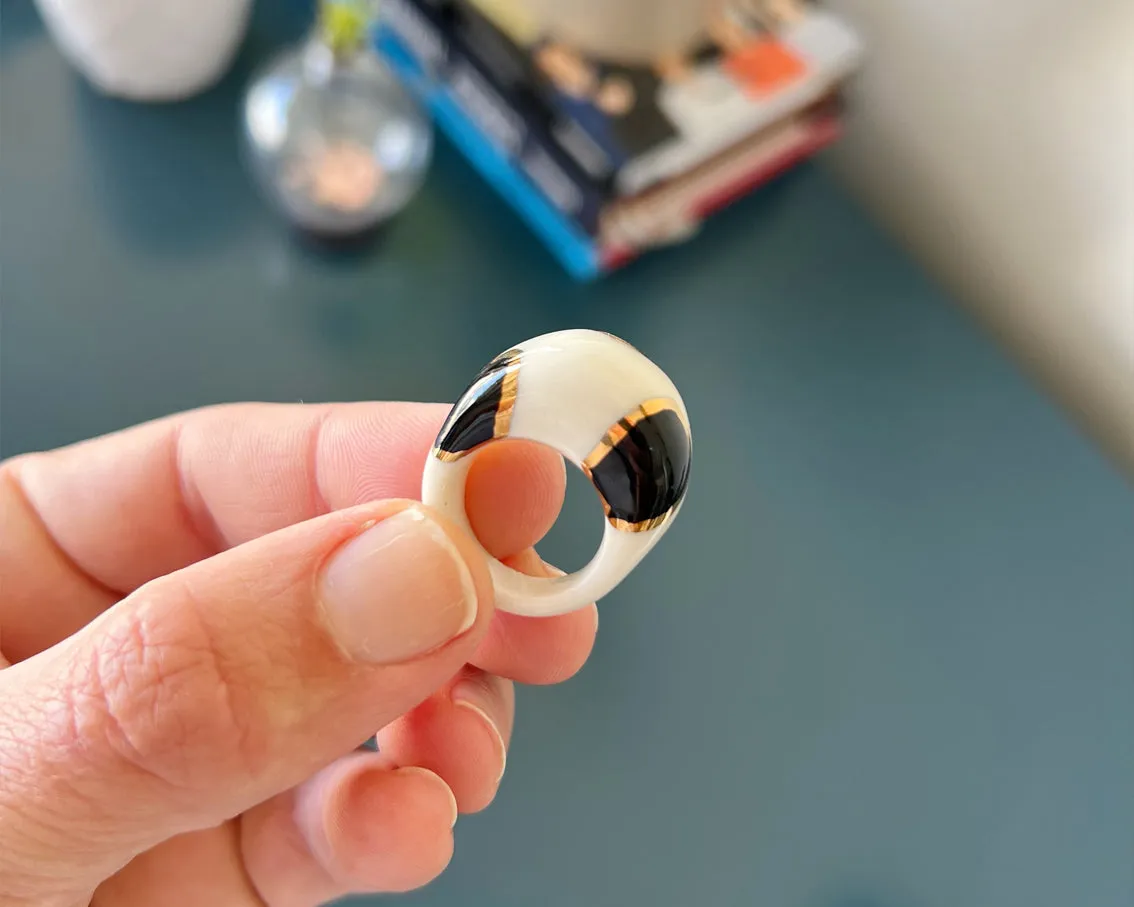 Oval Black (Sample)