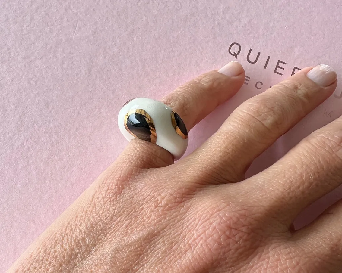 Oval Black (Sample)