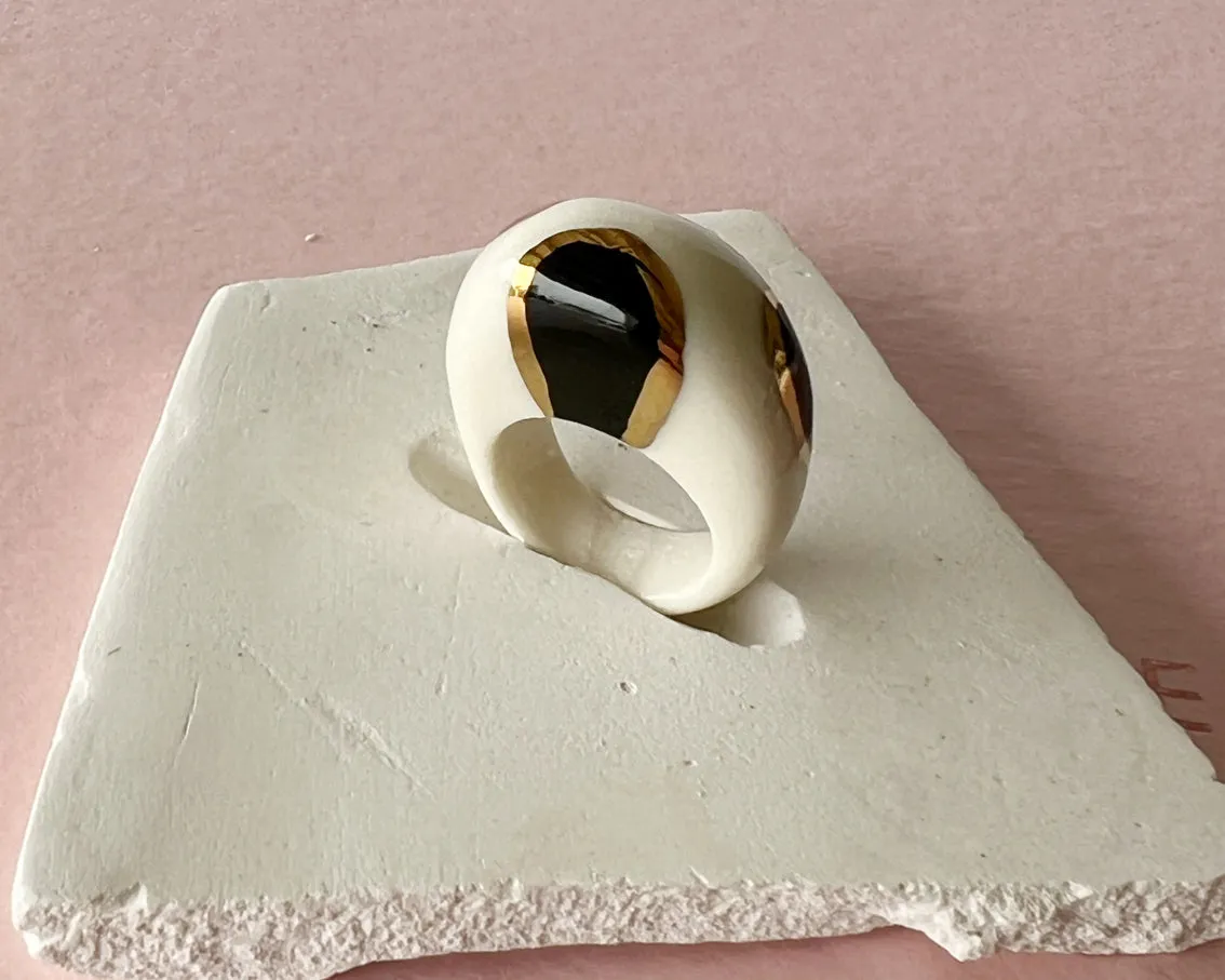 Oval Black (Sample)