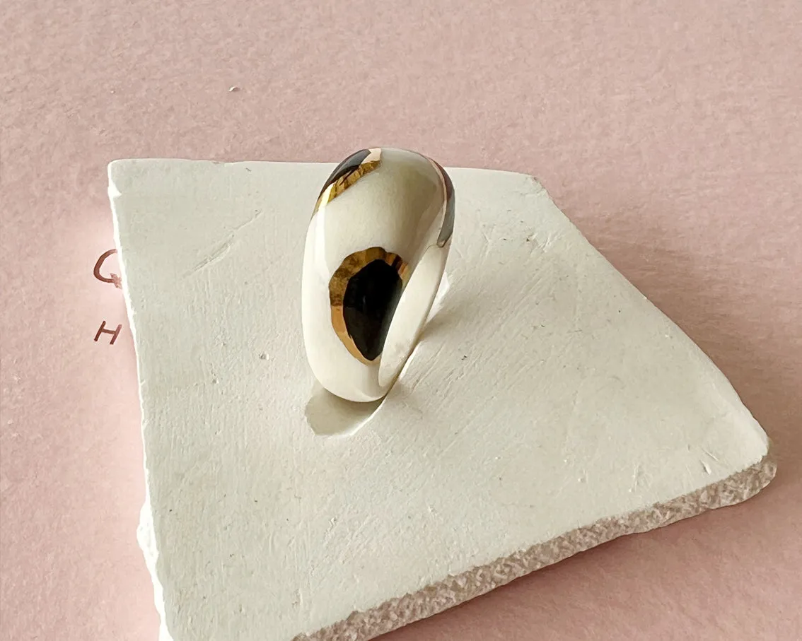 Oval Black (Sample)