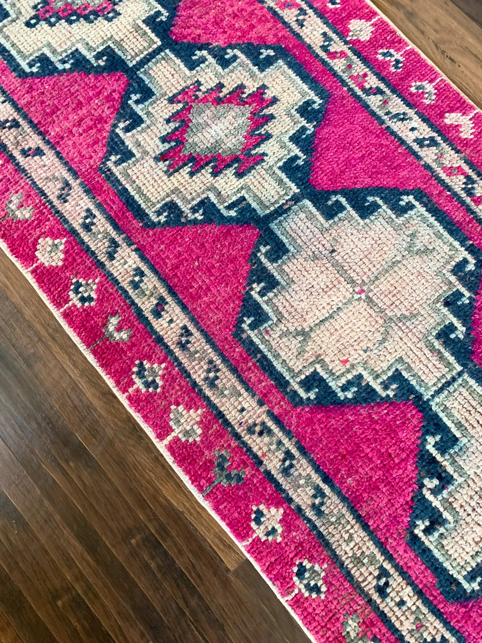 R1129 - 2.6' x 11.5' Vintage Turkish Herki Runner Rug