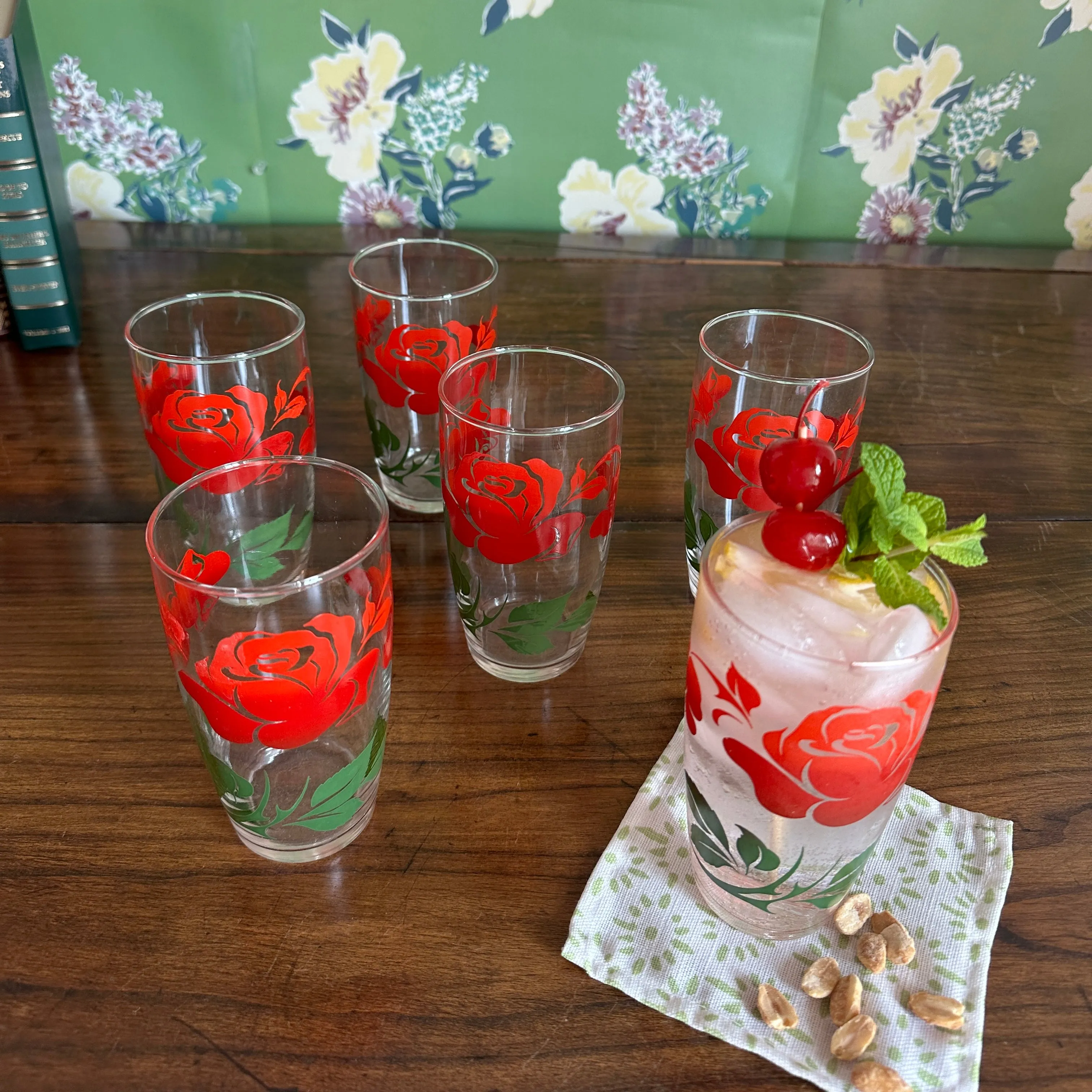 Run for the Roses Drinks Glasses, Set of 6