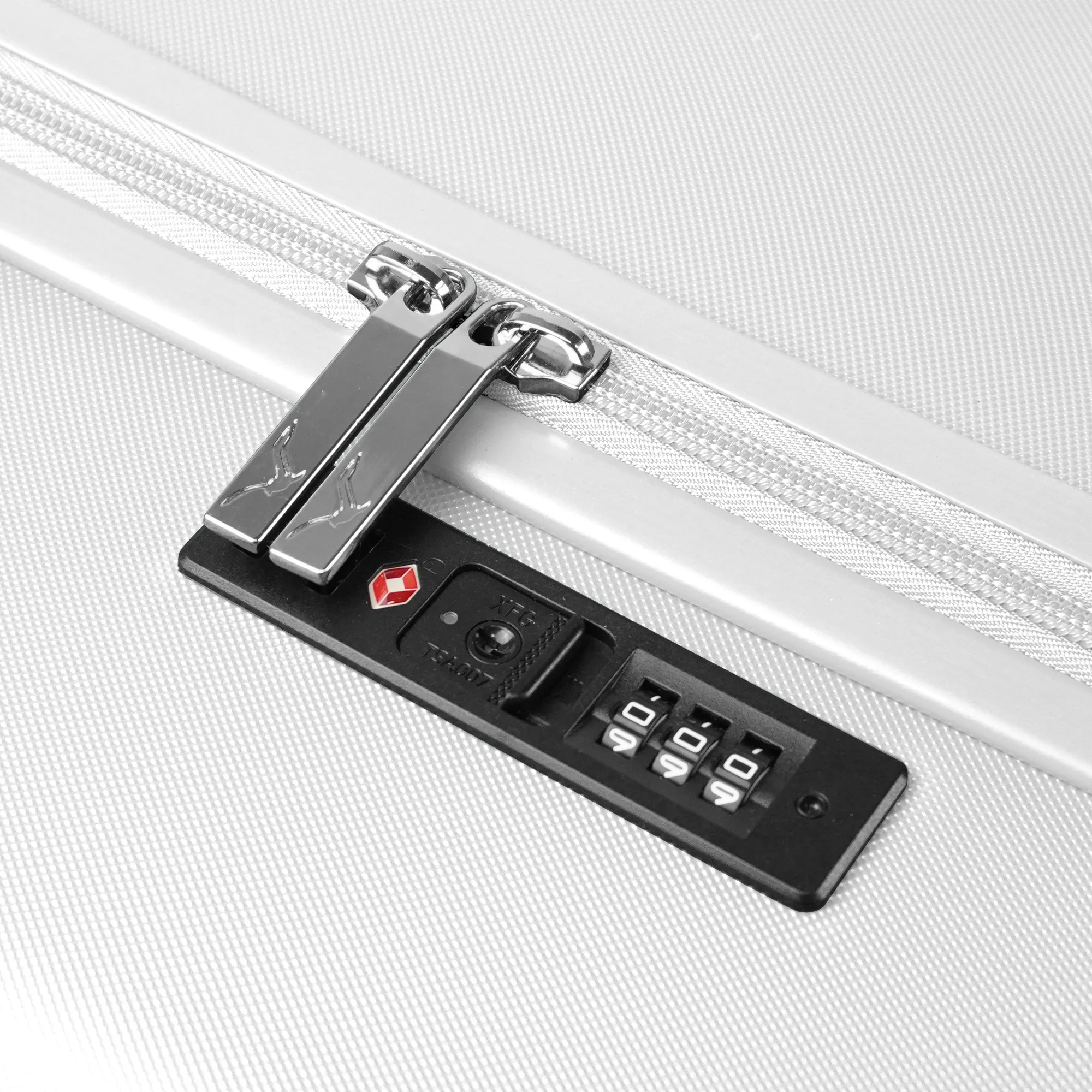 Vacay 20" Cabin Suitcase in Silver