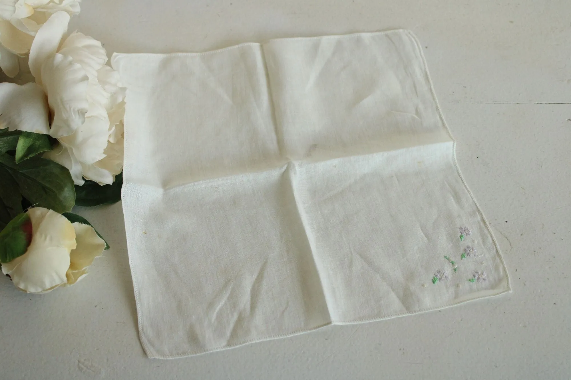 Vintage 1940s 1950s Embroidered Purple Flowers Handkerchief