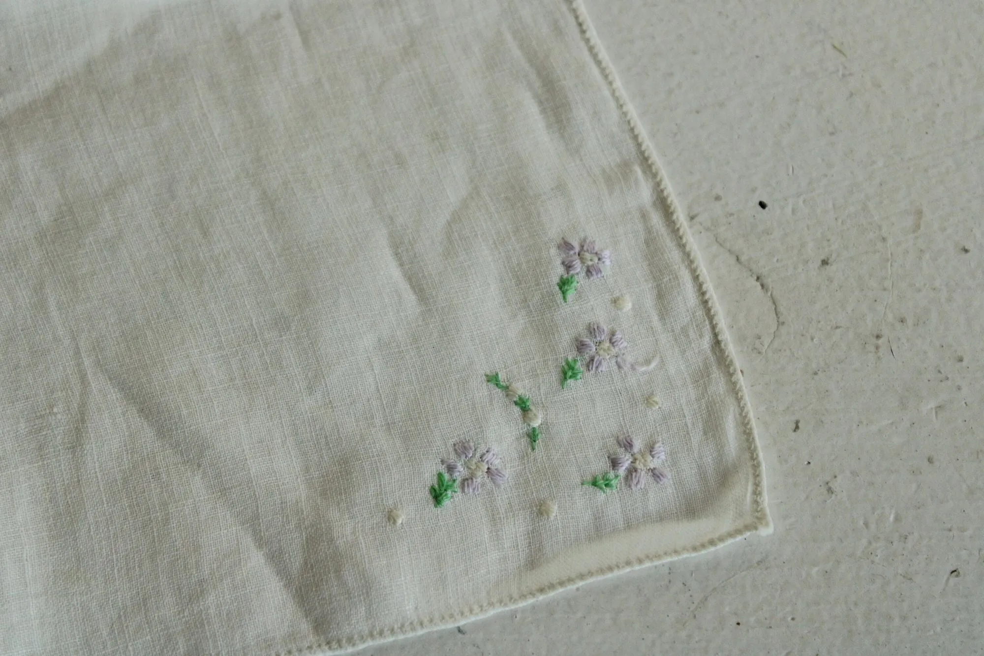 Vintage 1940s 1950s Embroidered Purple Flowers Handkerchief
