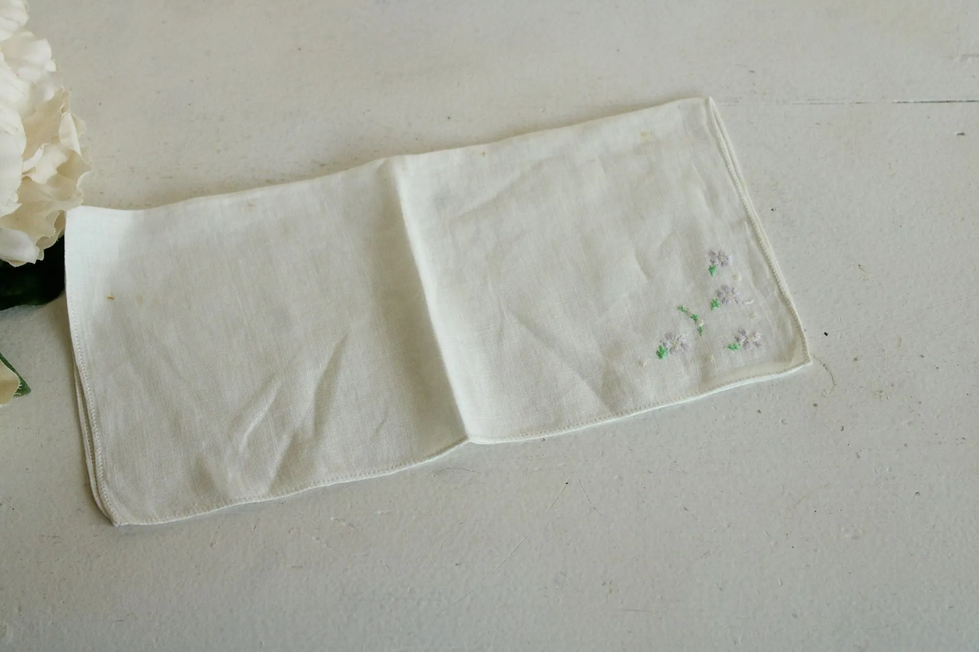 Vintage 1940s 1950s Embroidered Purple Flowers Handkerchief