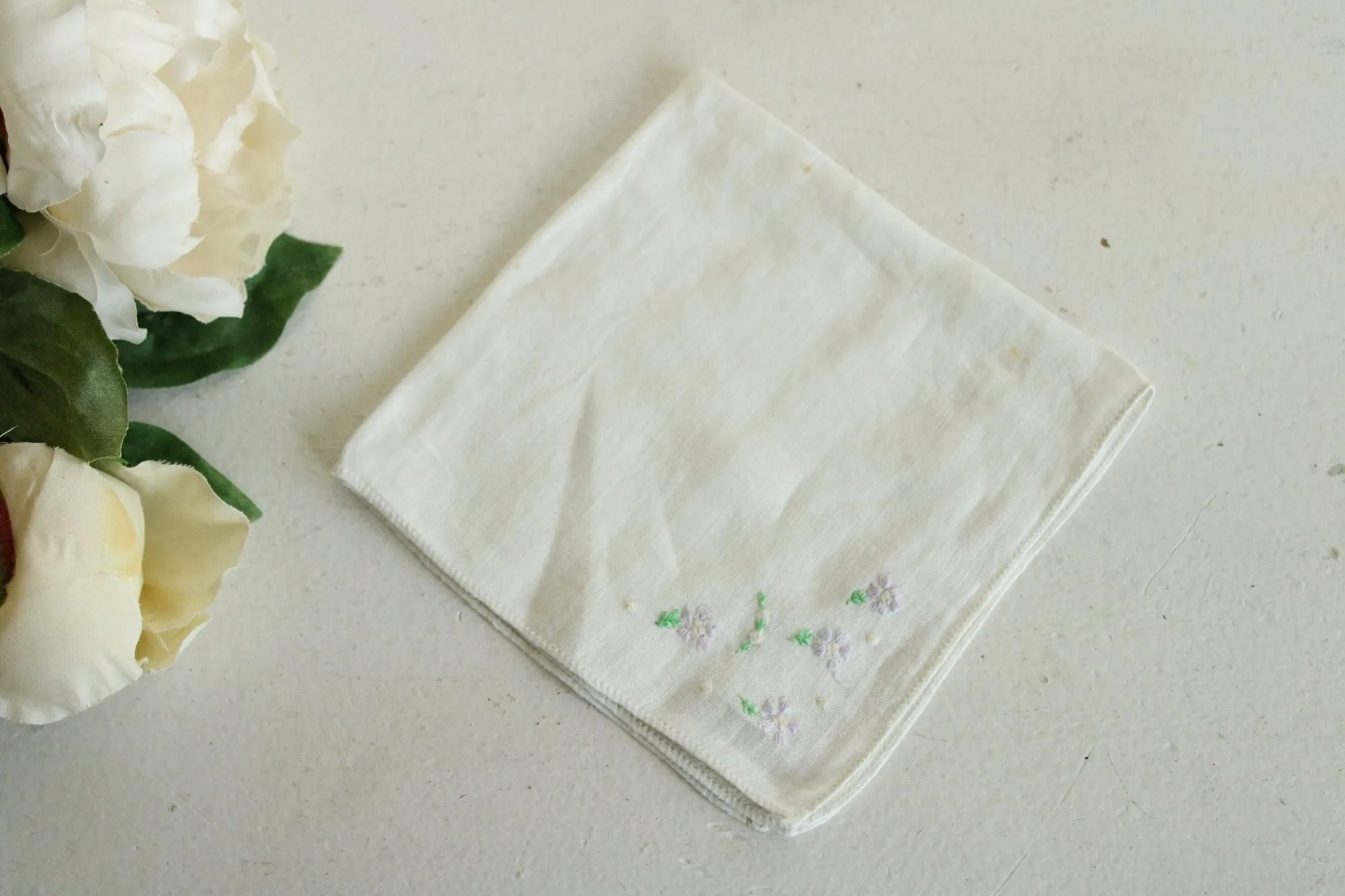Vintage 1940s 1950s Embroidered Purple Flowers Handkerchief