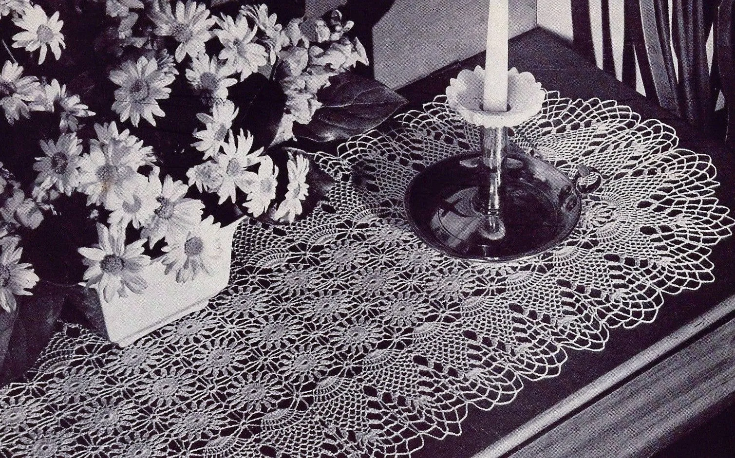 VINTAGE 1940s Crochet Book Coats Clark 241 Pineapples on Parade Crocheted Patterns Chair Sets,Doilies, Bedspread,Tablecloth Etc