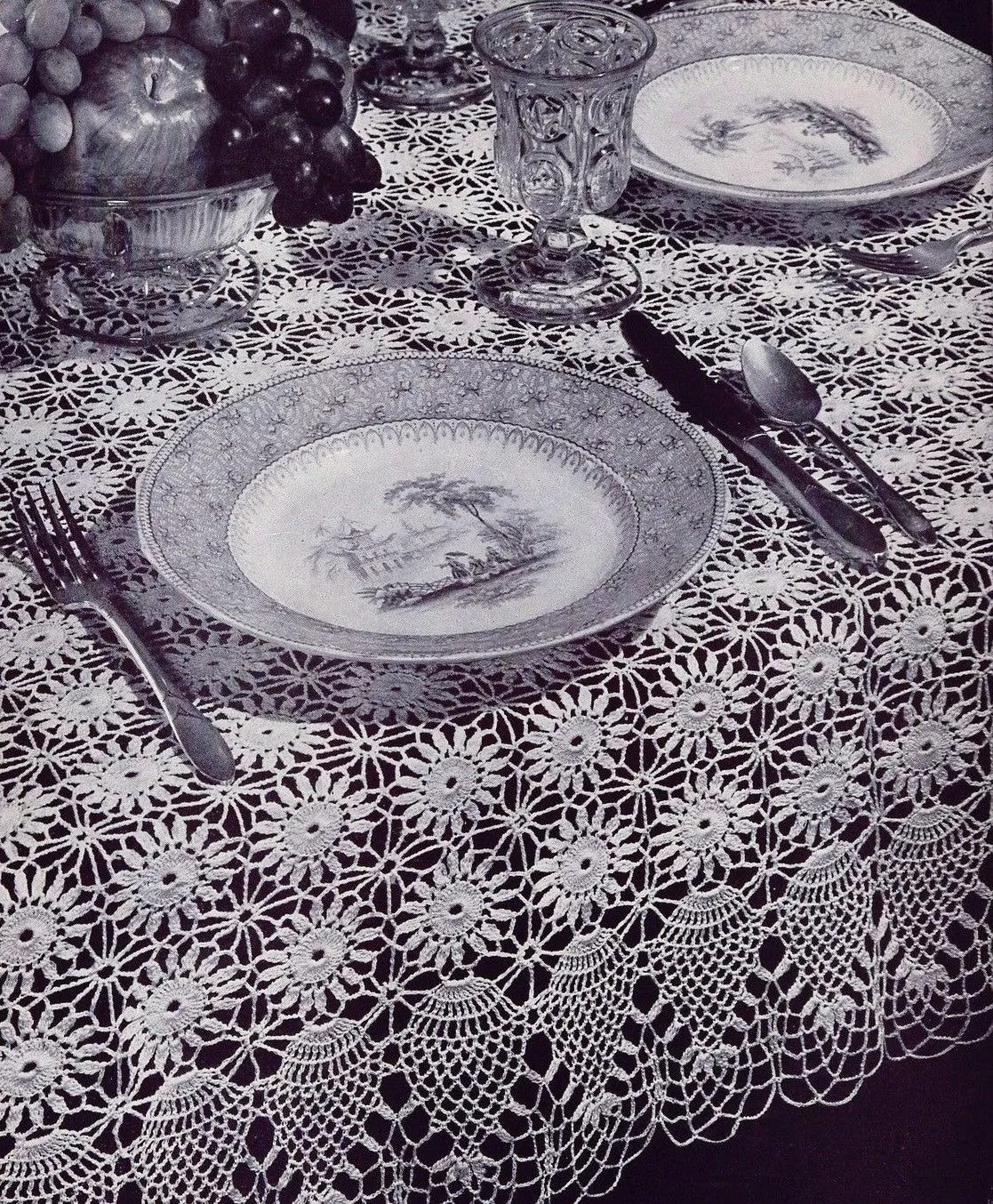 VINTAGE 1940s Crochet Book Coats Clark 241 Pineapples on Parade Crocheted Patterns Chair Sets,Doilies, Bedspread,Tablecloth Etc