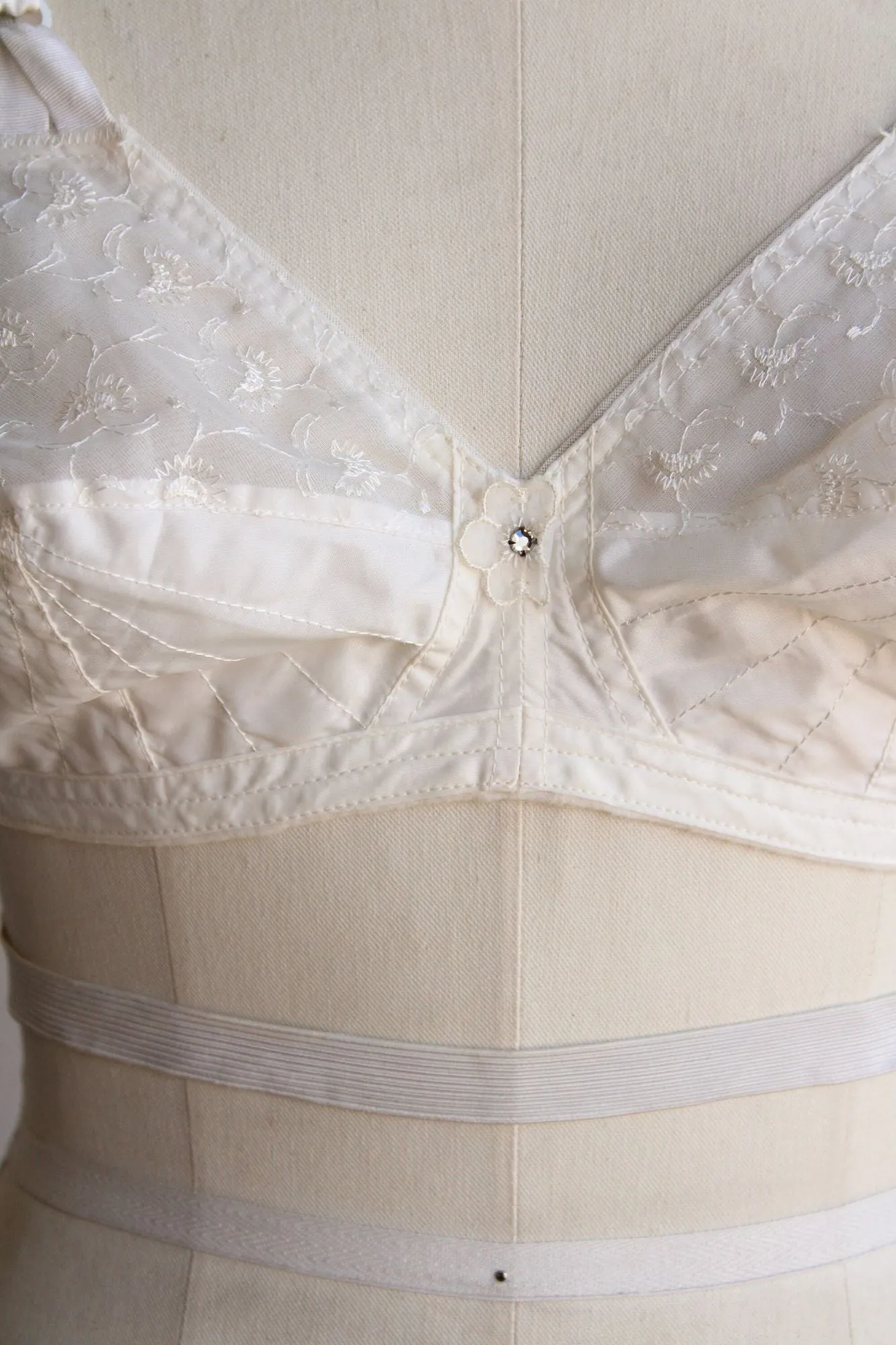 Vintage 1950s White 34 B Bullet Bra