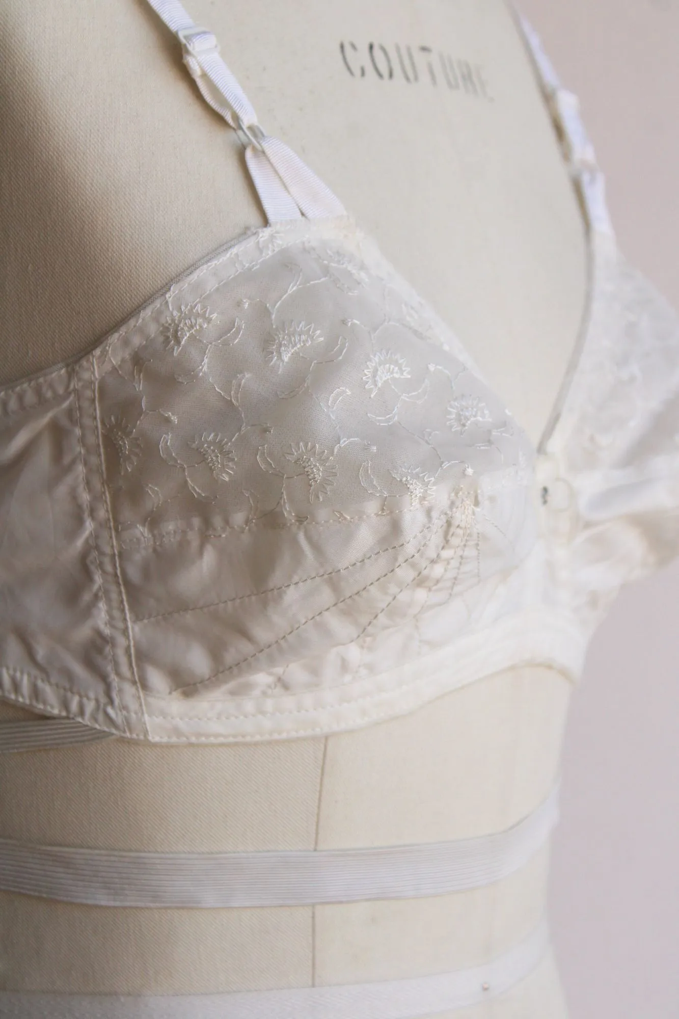 Vintage 1950s White 34 B Bullet Bra