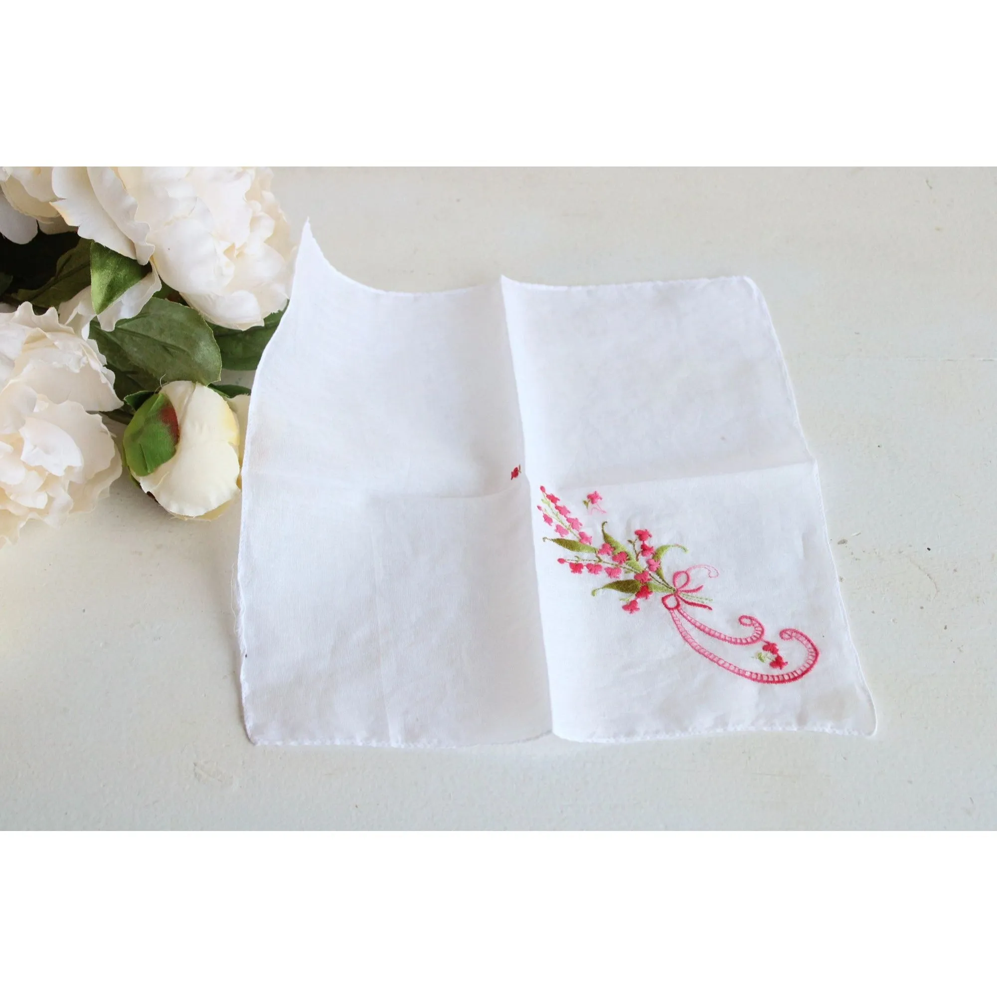Vintage 1950s White Linen With Pink Embroidered Flowers