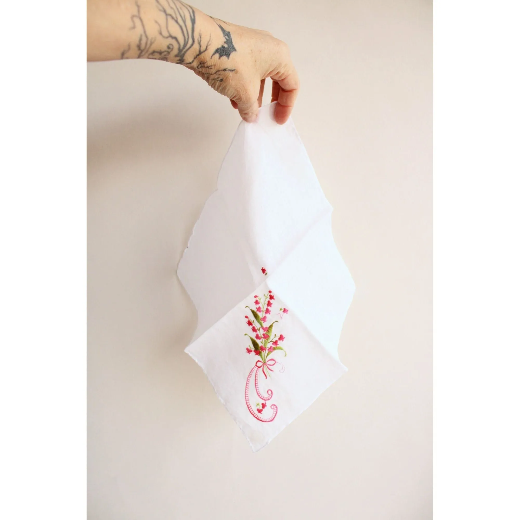 Vintage 1950s White Linen With Pink Embroidered Flowers