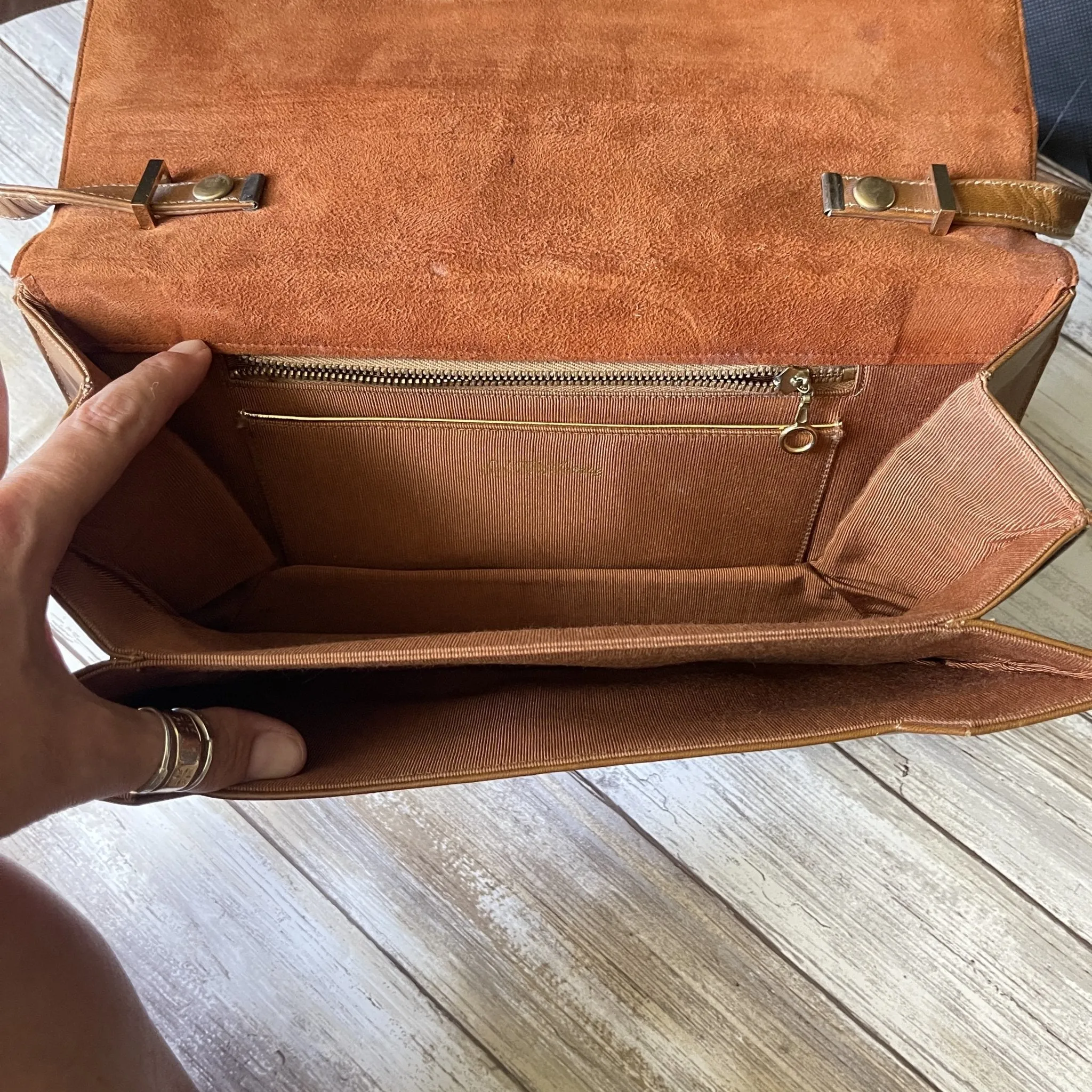 Vintage Brown Leather Clutch or Purse from Saks Fifth Avenue. Sleek Envelope Style. 1970s Fashion.