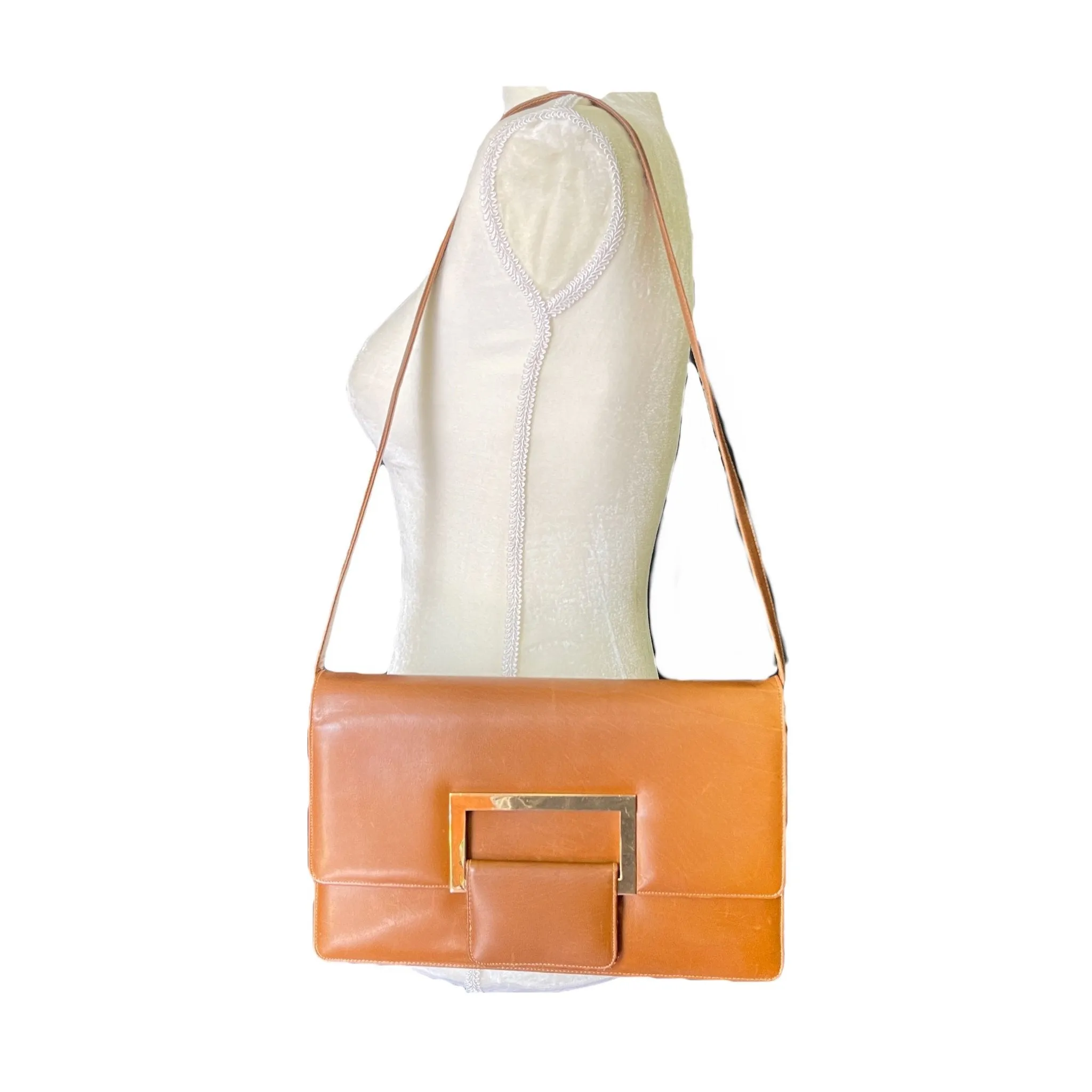 Vintage Brown Leather Clutch or Purse from Saks Fifth Avenue. Sleek Envelope Style. 1970s Fashion.