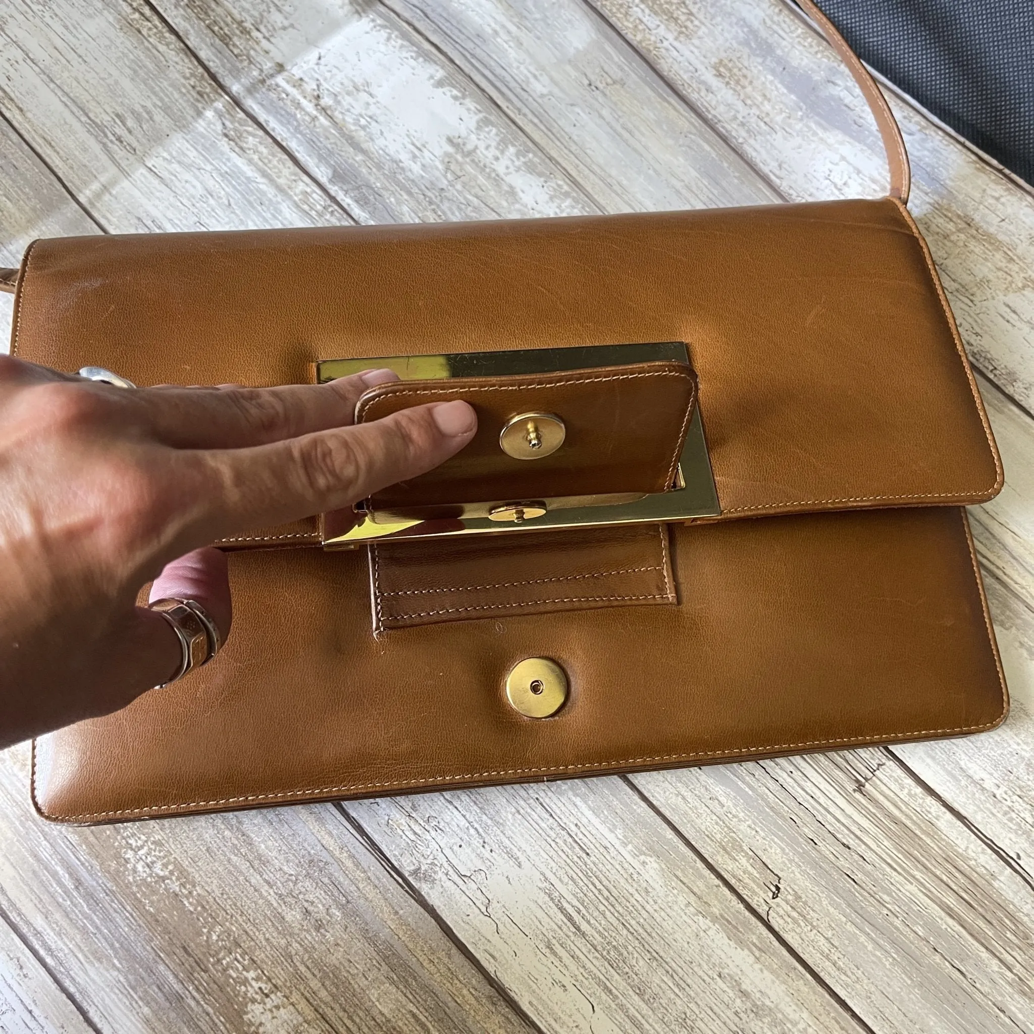 Vintage Brown Leather Clutch or Purse from Saks Fifth Avenue. Sleek Envelope Style. 1970s Fashion.
