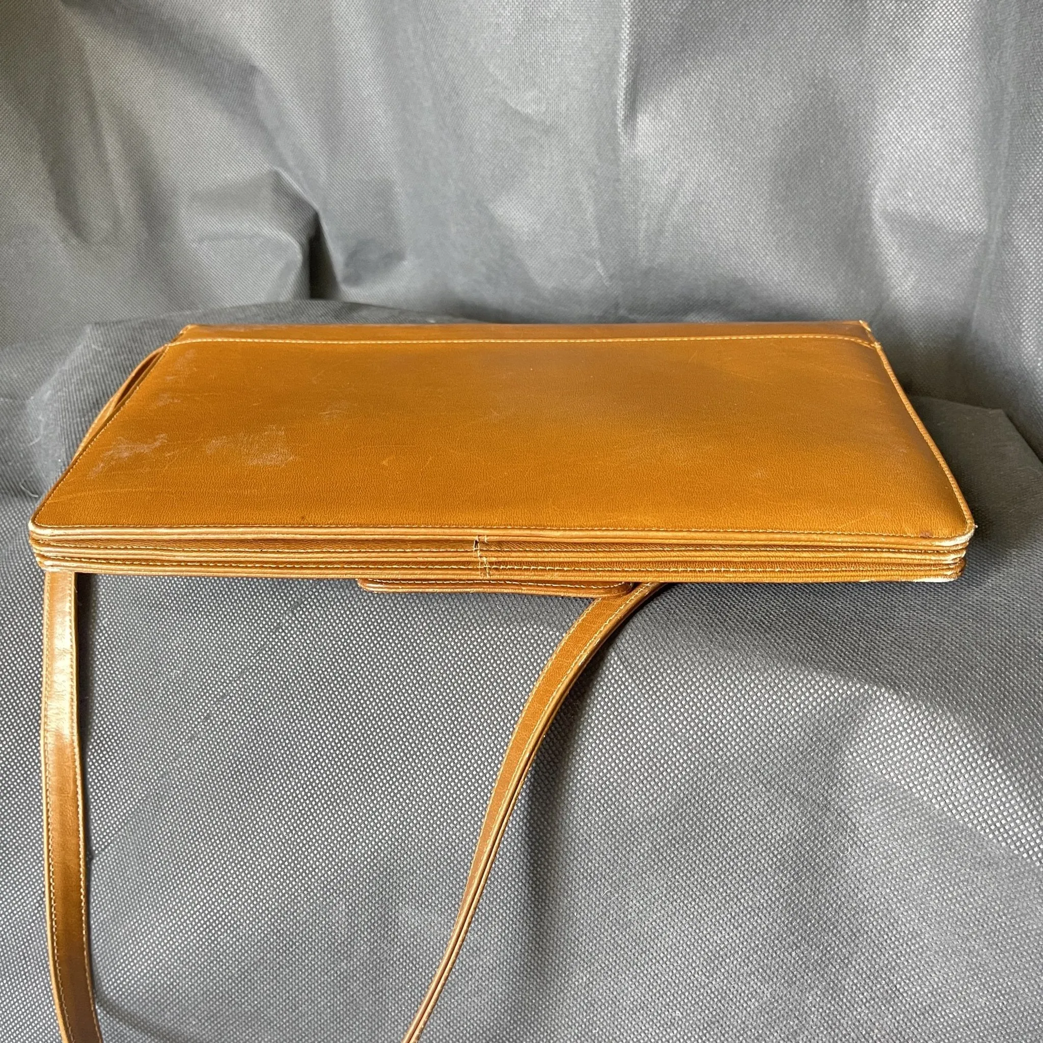 Vintage Brown Leather Clutch or Purse from Saks Fifth Avenue. Sleek Envelope Style. 1970s Fashion.
