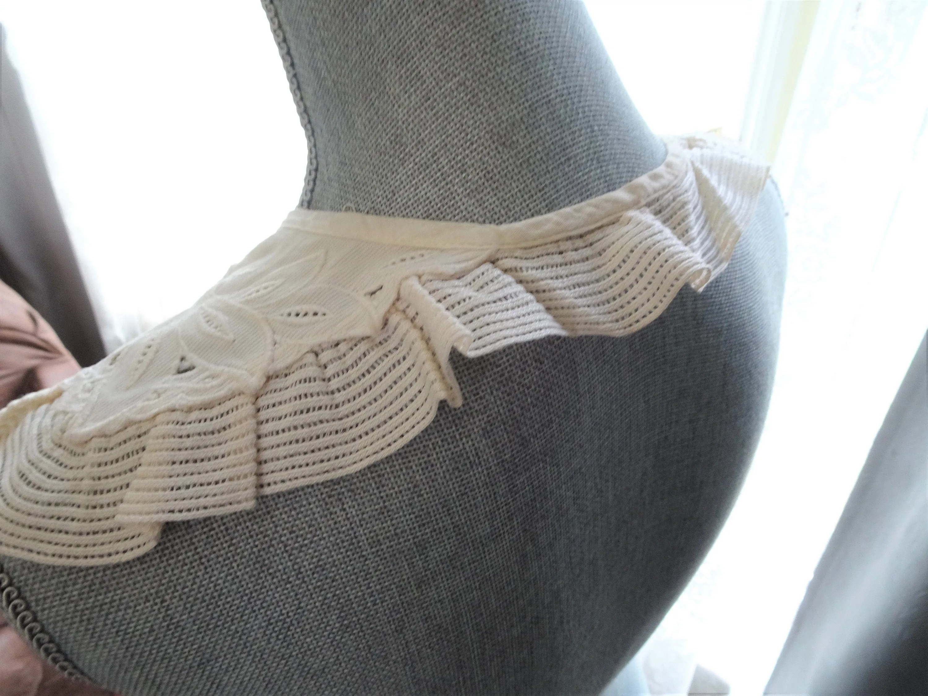 VINTAGE Flirty French Lace Collar,Open Work, Embroidery,Large Lace Collar,Collectible Lace