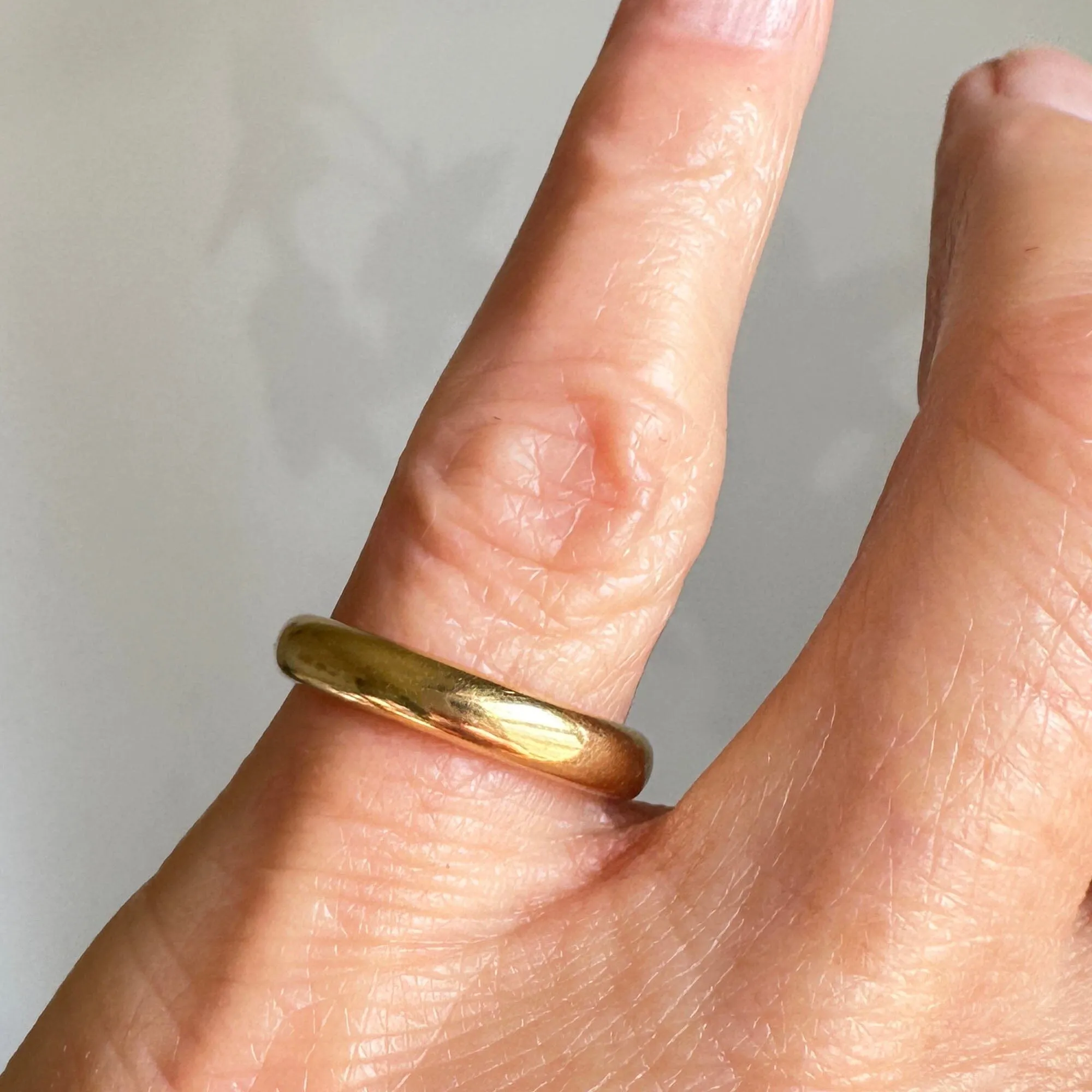 Vintage Heavy 18K Gold Wedding Ring Band