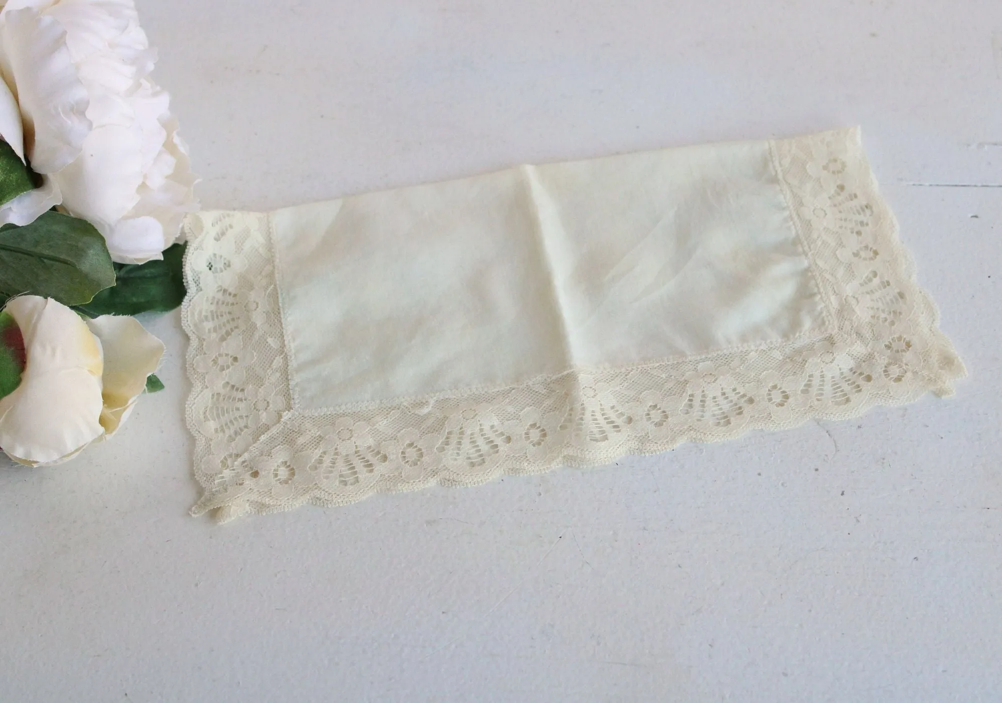 Vintage Ivory Linen with Lace Trim Hankie