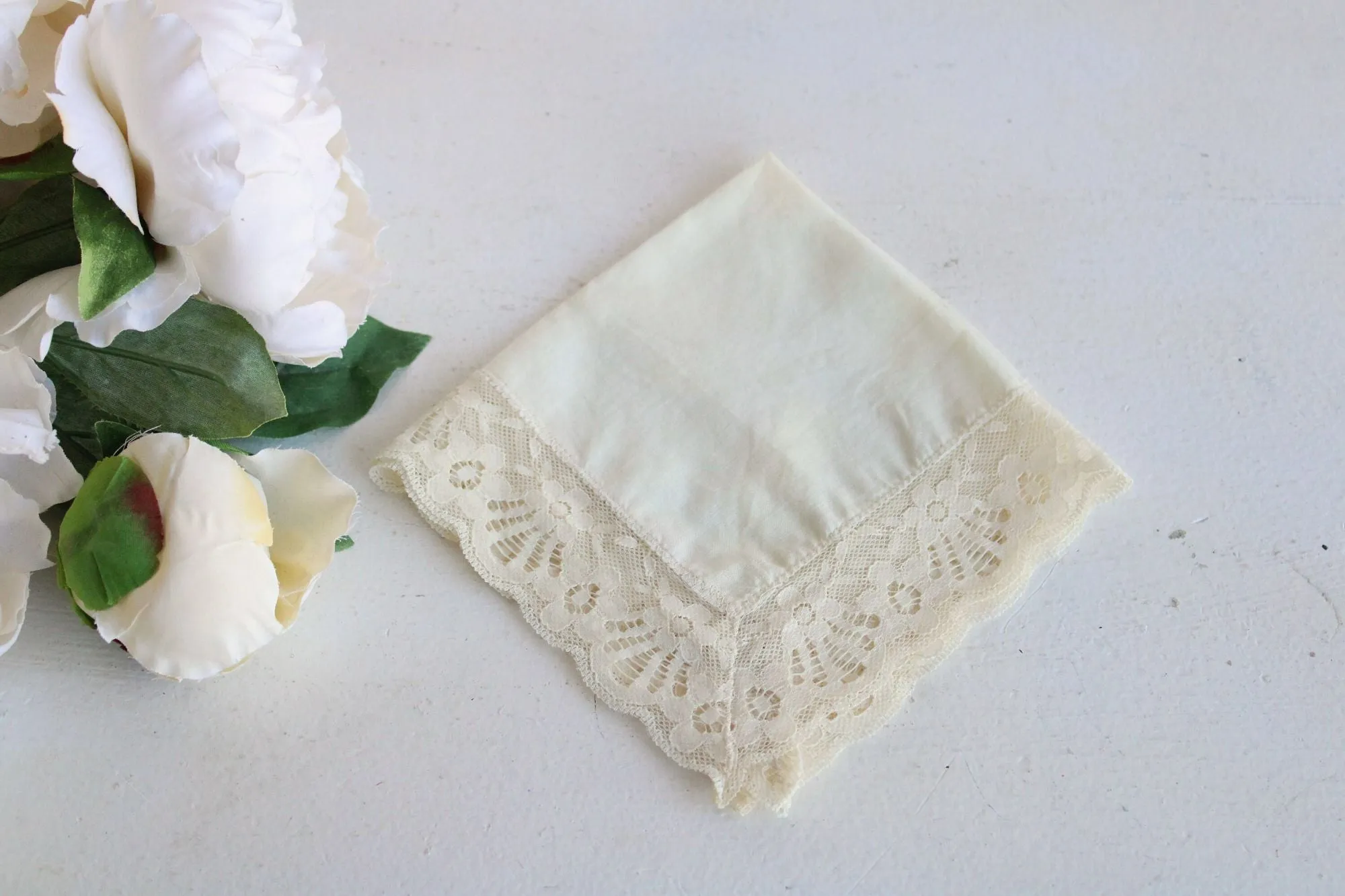 Vintage Ivory Linen with Lace Trim Hankie