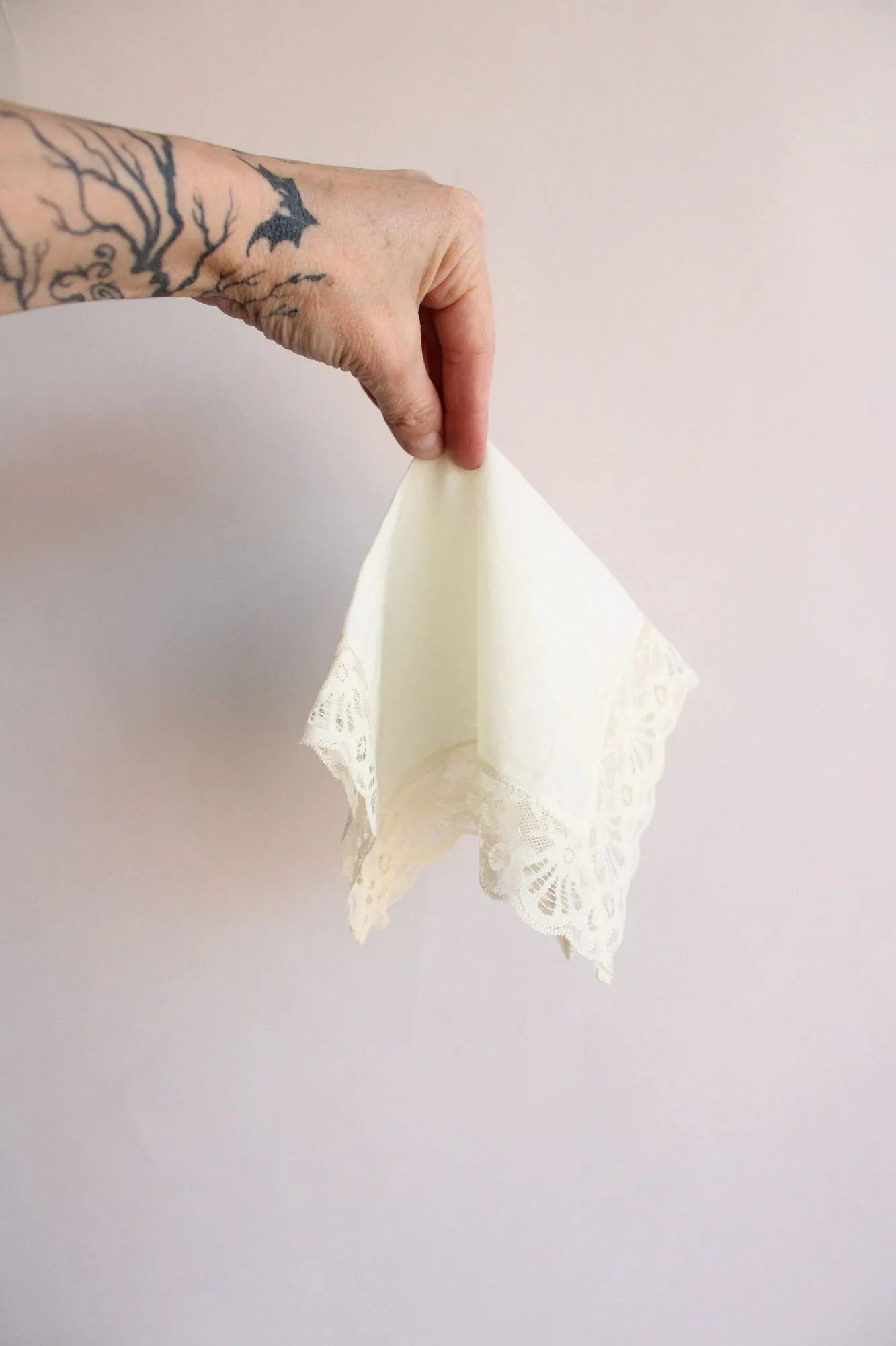 Vintage Ivory Linen with Lace Trim Hankie