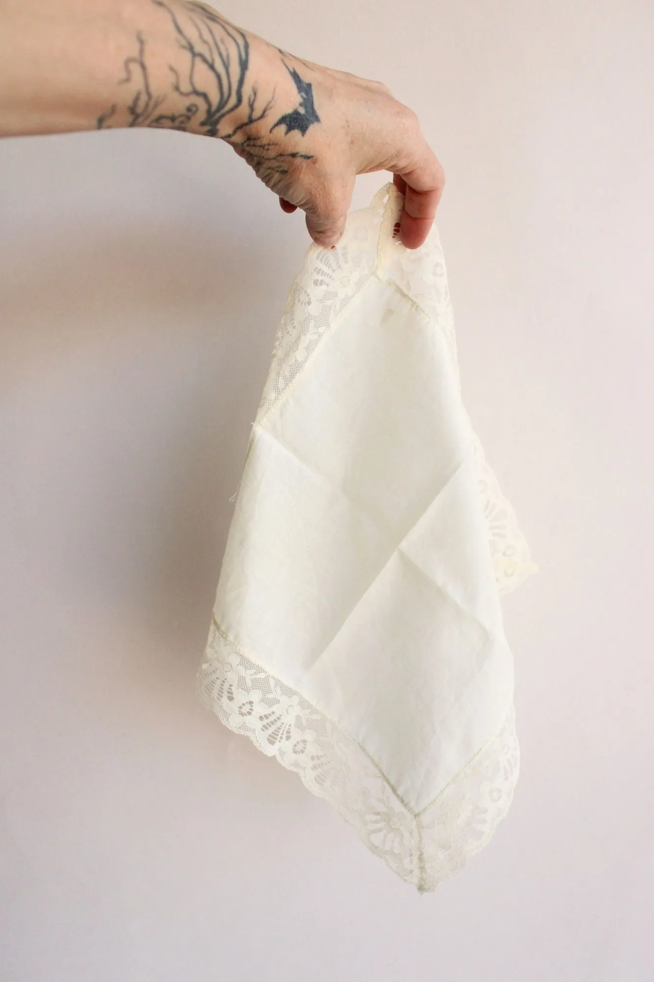 Vintage Ivory Linen with Lace Trim Hankie