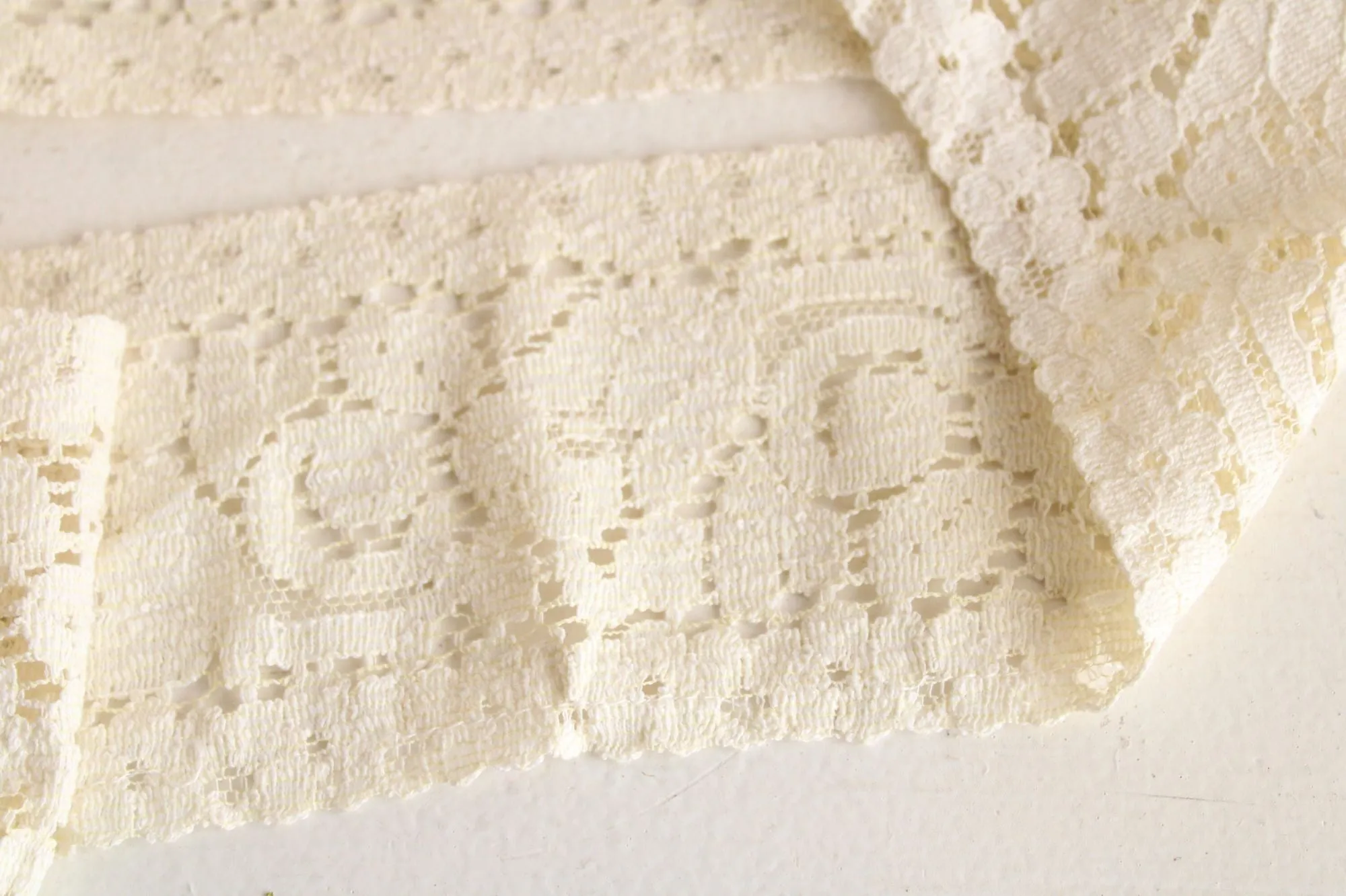 Vintage Lace Trim, Ivory Cotton Tulip Pattern 3.5" Wide, 4 Yards
