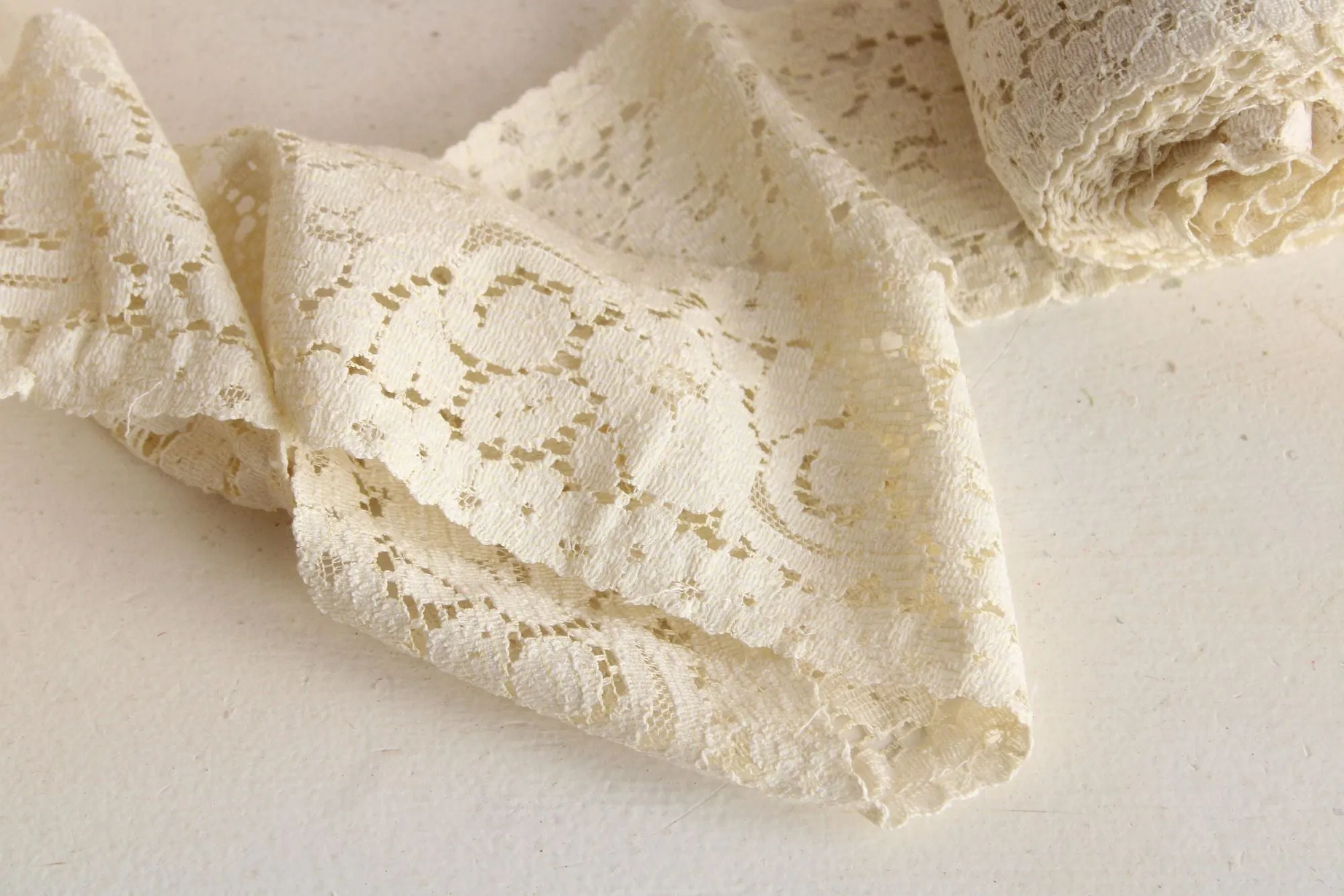 Vintage Lace Trim, Ivory Cotton Tulip Pattern 3.5" Wide, 4 Yards