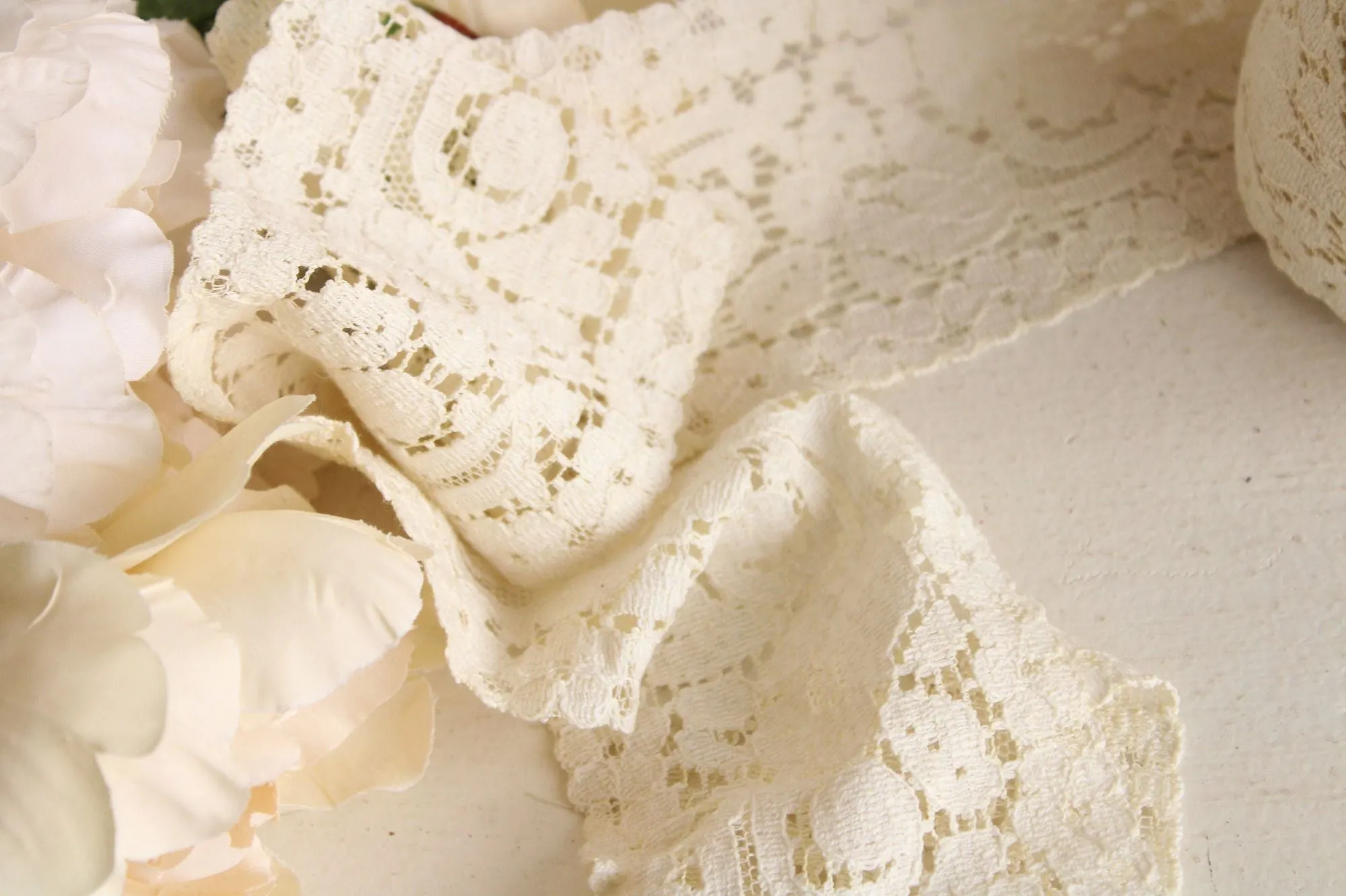Vintage Lace Trim, Ivory Cotton Tulip Pattern 3.5" Wide, 4 Yards