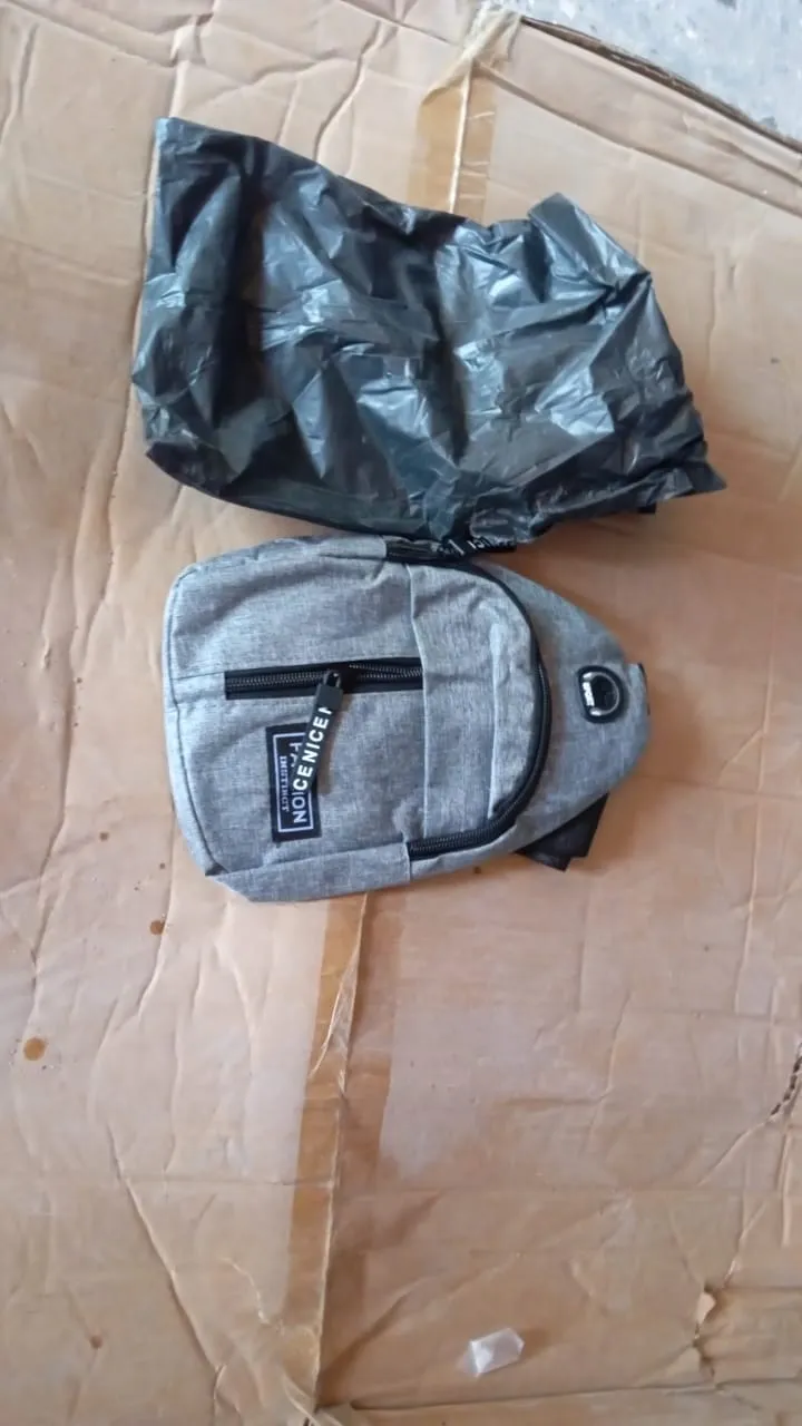 Waterproof Waist Bag for Travel & Charging (1 Pc)